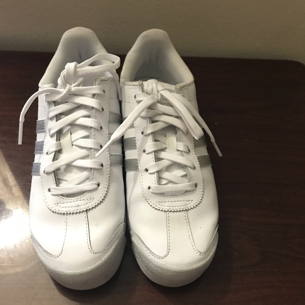 Samoa Adidas. Made in Vietnam.